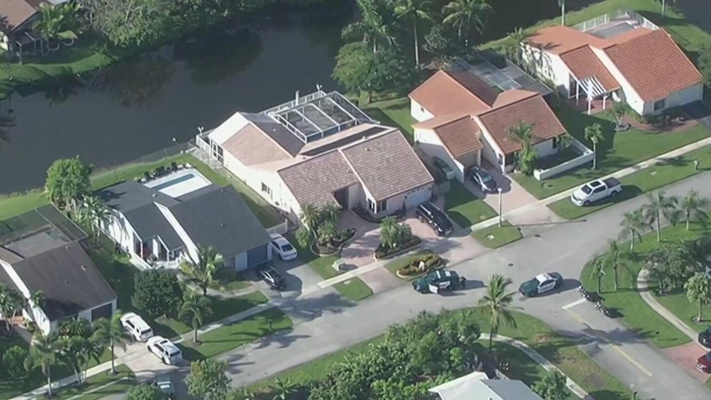 Deputies, SWAT team respond to reports of barricaded person in Weston home, BSO says — CBS Miami, Bonita Springs Sports news