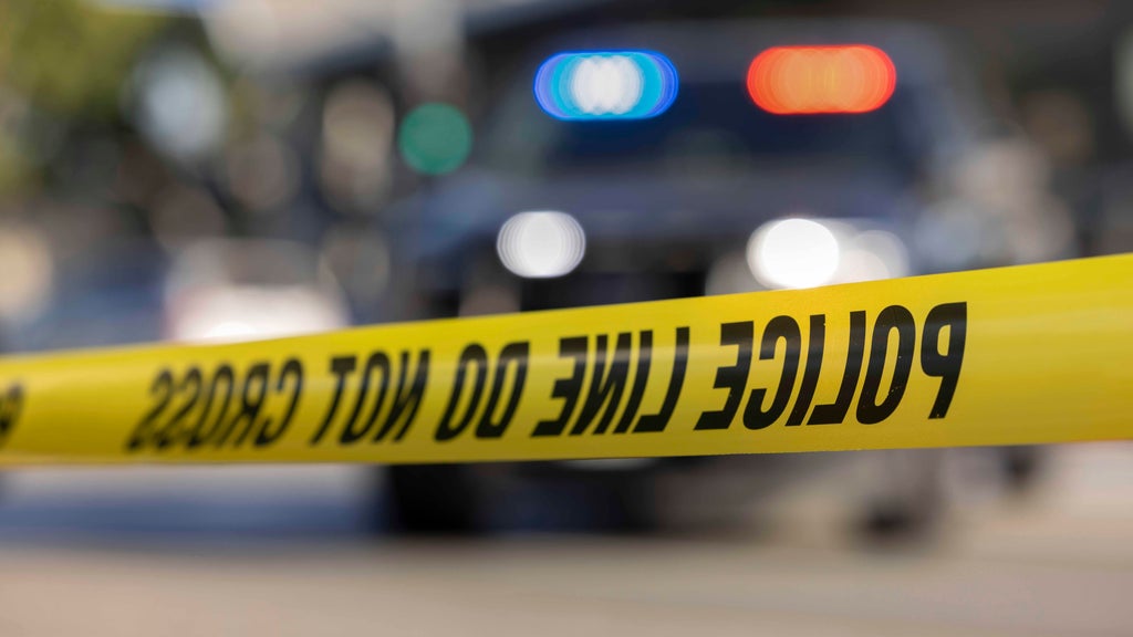 Deputies respond to reports of a person shot in southwest Miami-Dade neighborhood — CBS Miami, Bonita Springs Health news