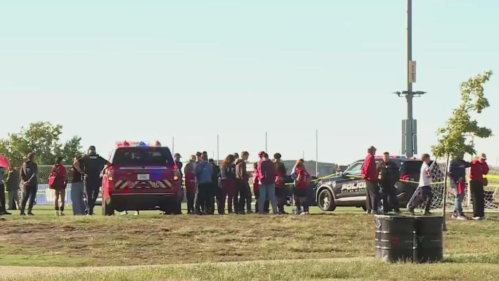 At least 2 killed, several injured after car drives onto Kansas soccer field — CBS Miami, Bonita Springs Sports news