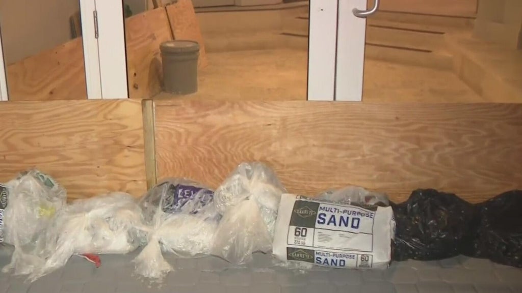 South Florida king tides have businesses preparing for more flooding Monday — CBS Miami, Bonita Springs Business news