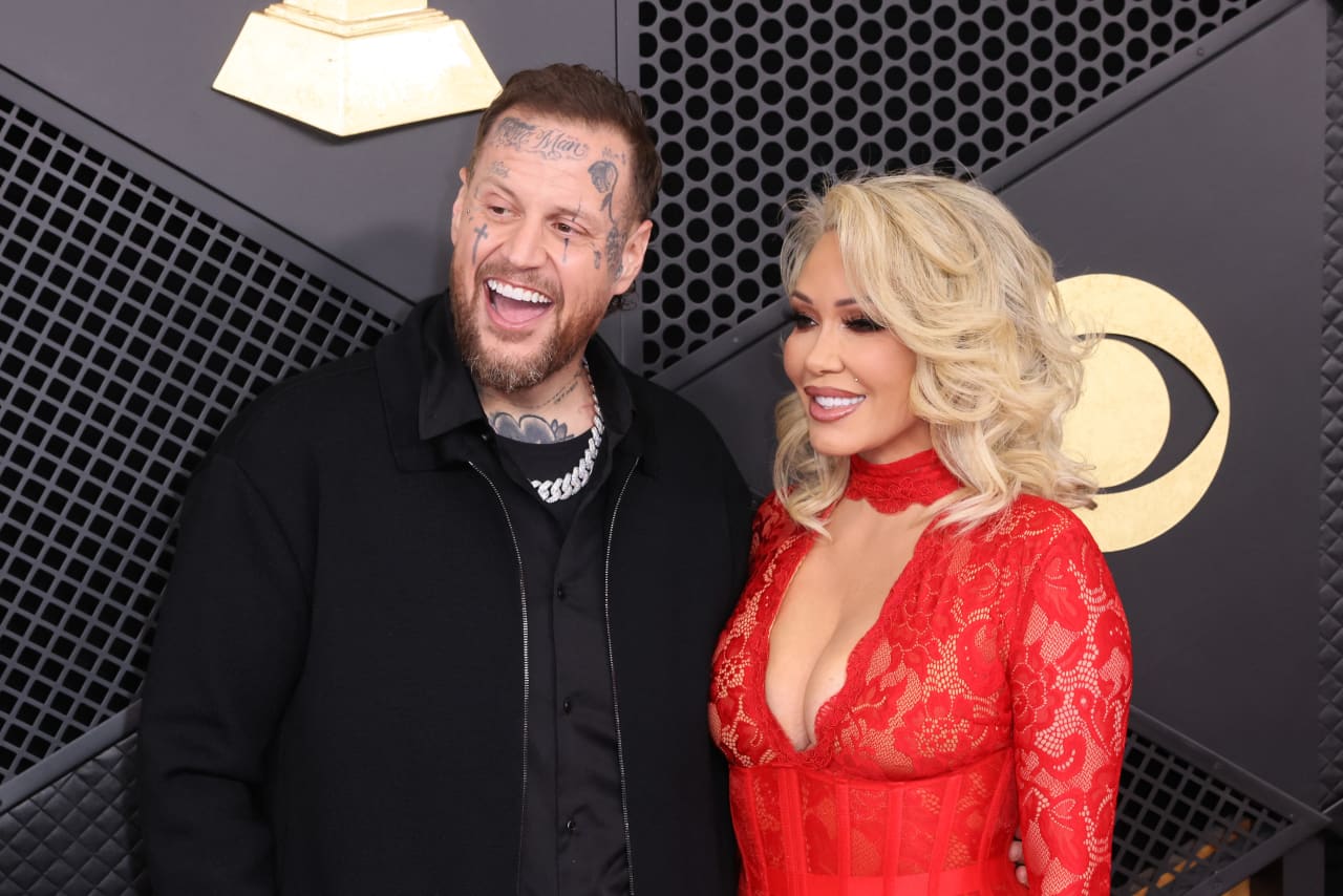 Jelly Roll and Bunnie Xo set to sell $7 million Tennessee home he gave her in divorce — MarketWatch