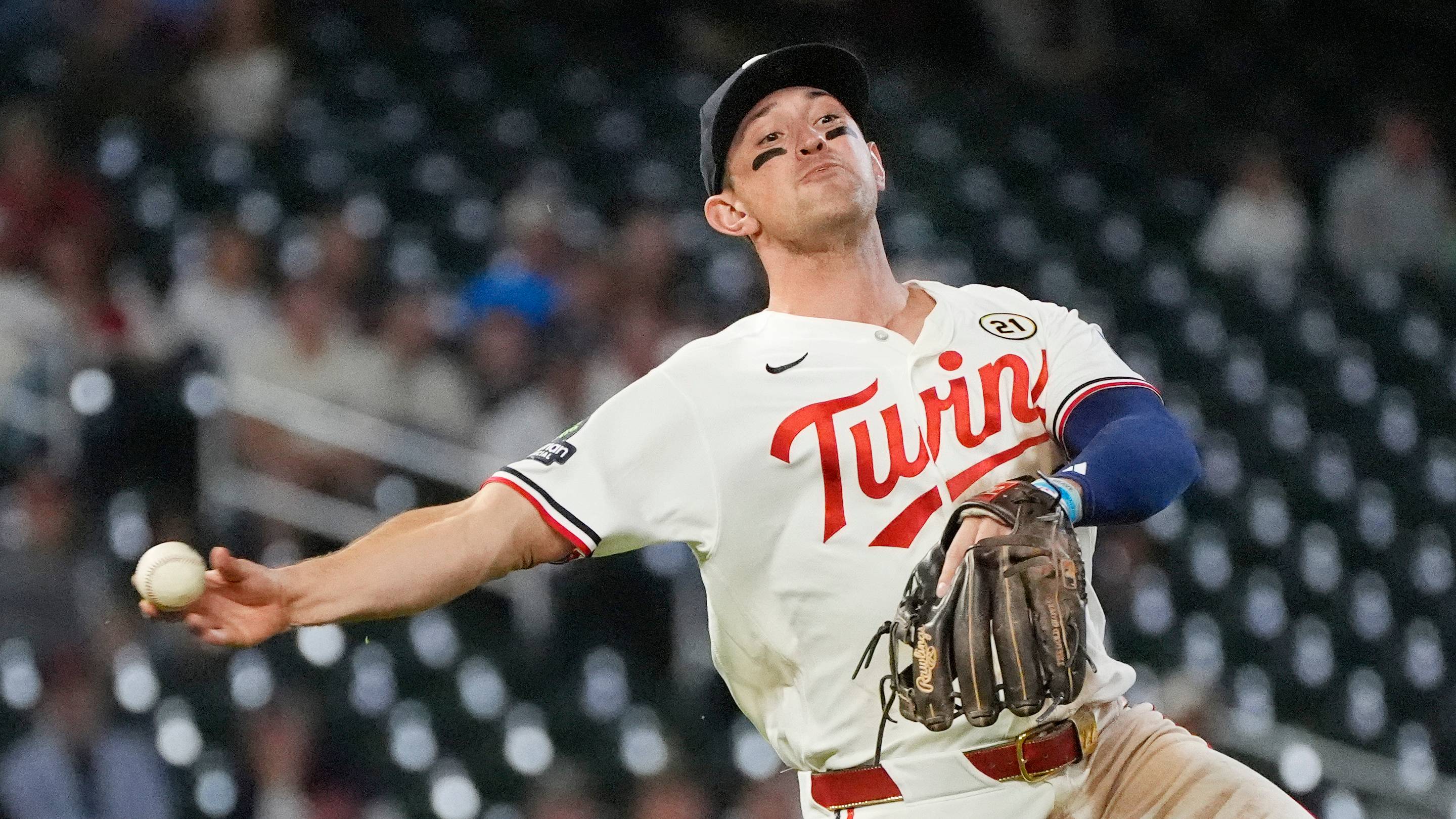 Brooks Lee's Gold Glove nomination further vindicates Twins' decision to move him to third base — Puckett's Pond (Twins), Bonita Springs Sports news